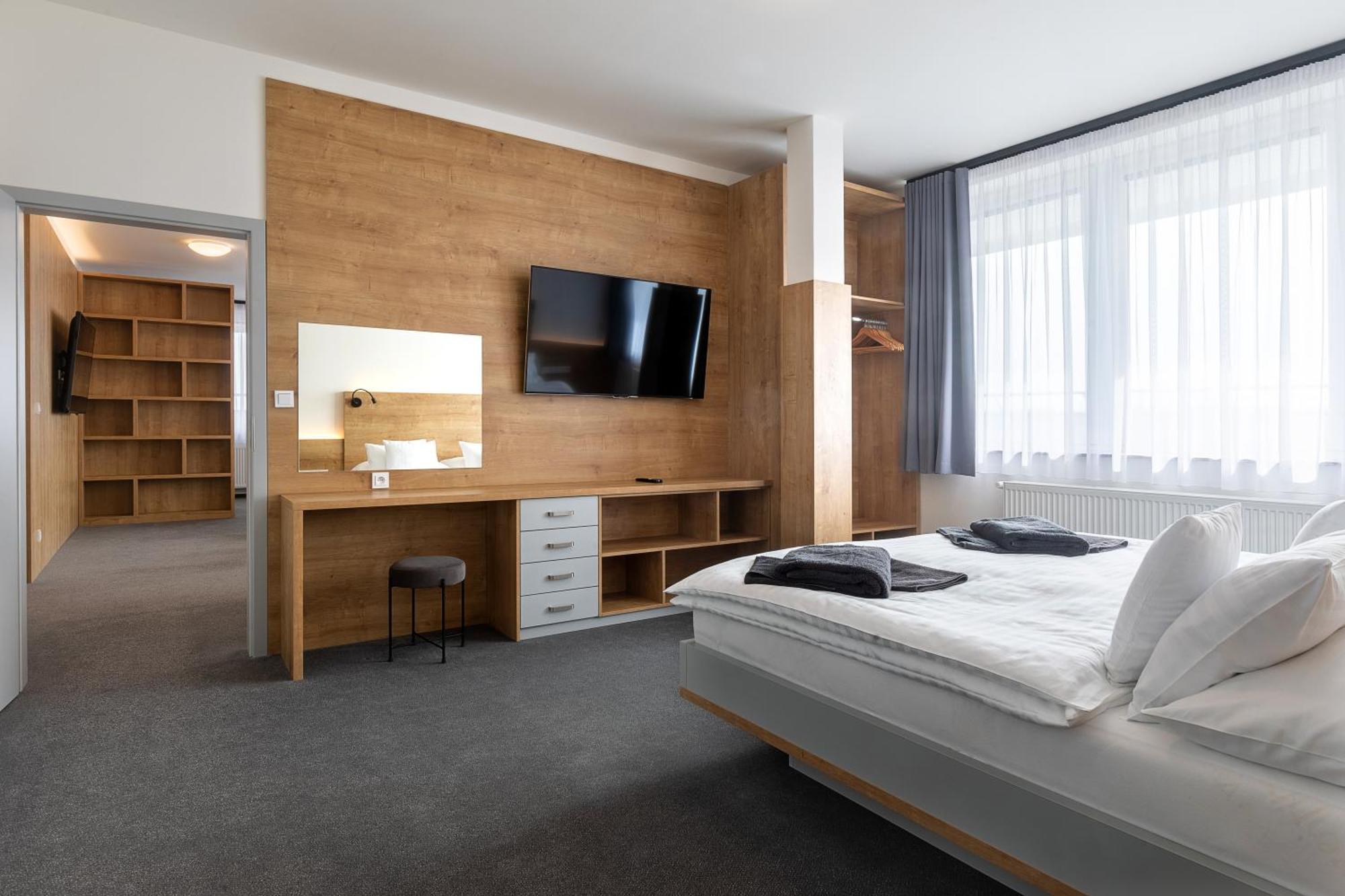 Hotel Regent Horni Branna Eksteriør billede